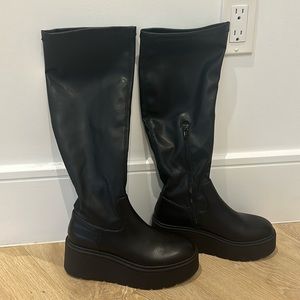 Never worn platform Steve Madden boots